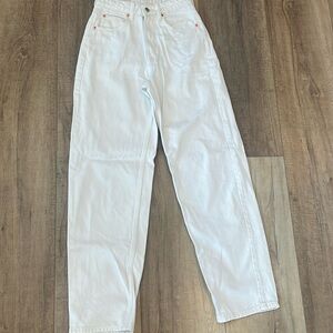 White h&m jeans. Size: us 0 Baggy jeans
